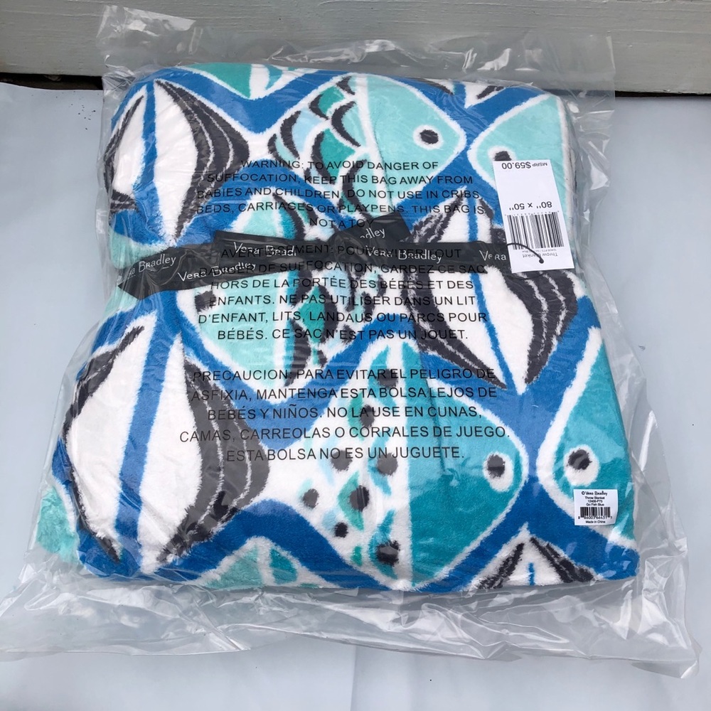 Vera Bradley Go Fish Blue Blanket New - Picture 4 of 5
